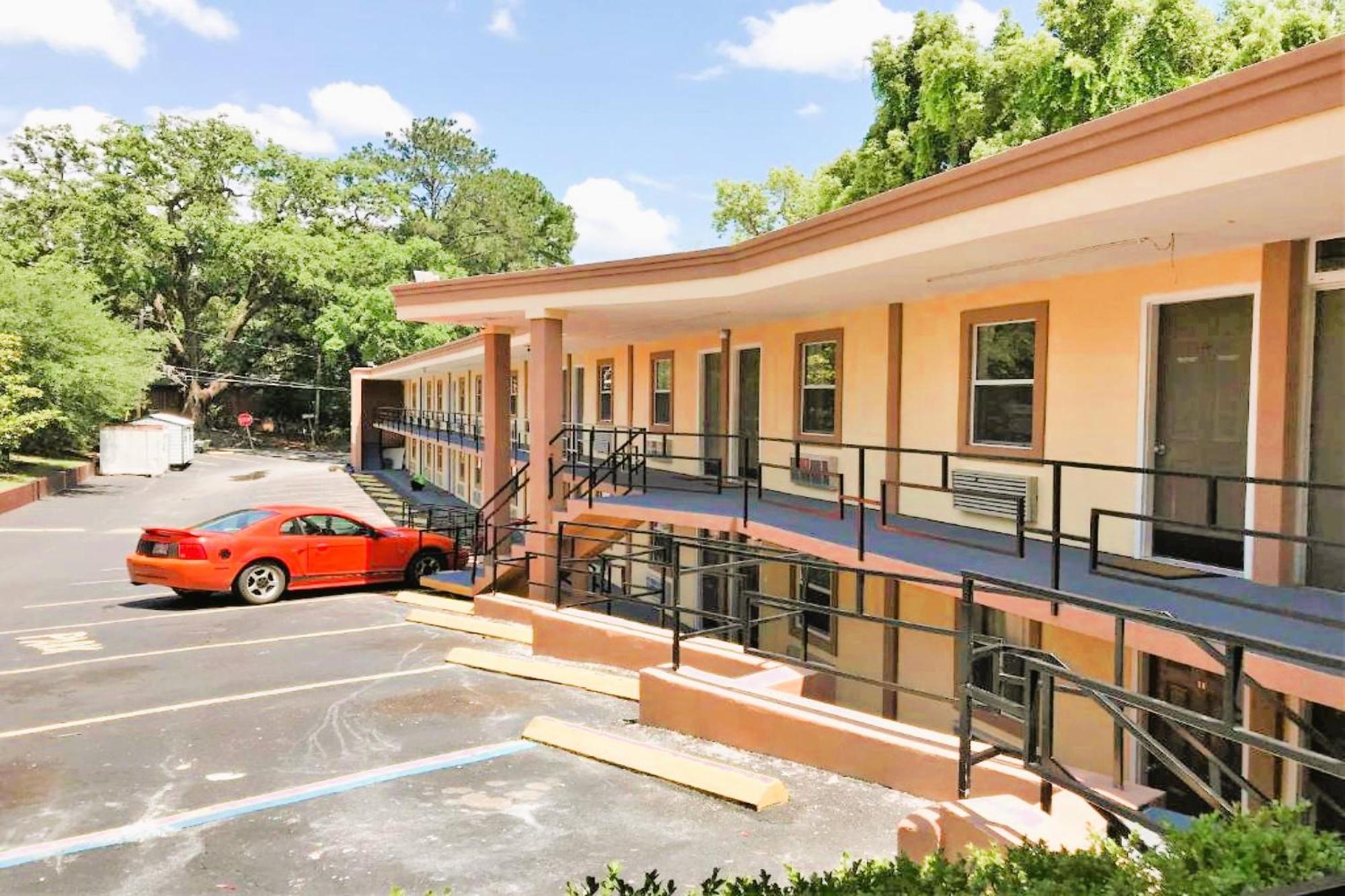 Oyo Hotel Tallahassee Downtown 외부 사진
